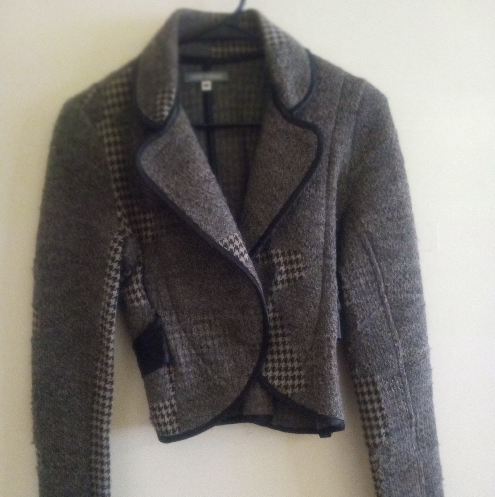 Chic Women's Gray Houndstooth Wool Blazer